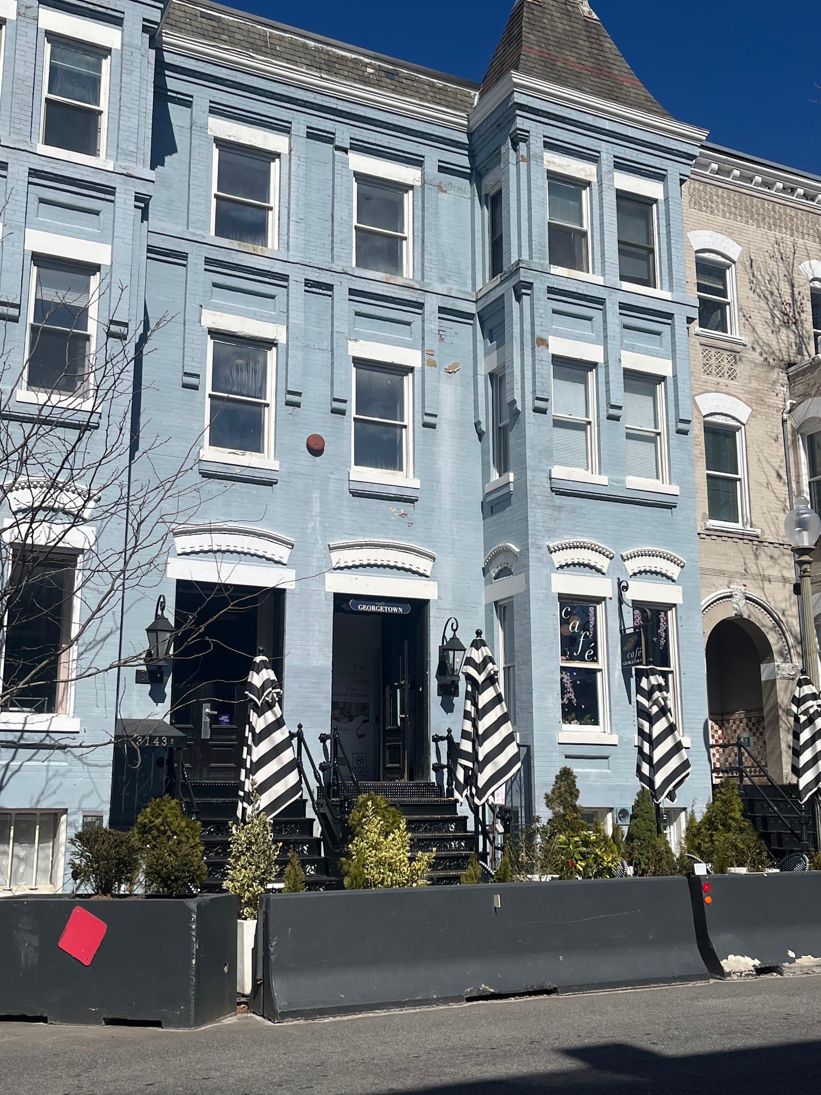 Café Georgetown intimate bar and lounge setting Georgetown DC